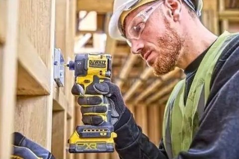 DeWalt Zakrętarka udarowa 1/4" 18V XR DCF870N DEWALT