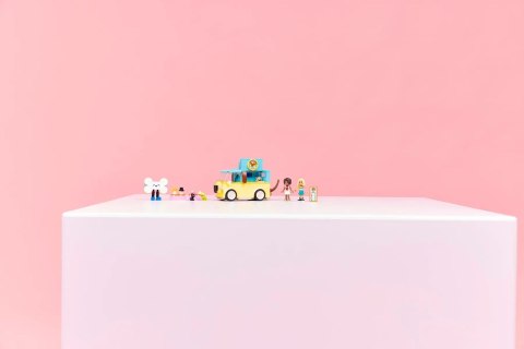 Lego LEGO Friends 42678 Furgonetka z akcesoriami dla zwierząt