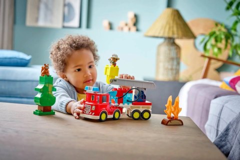 Lego LEGO DUPLO TOWN 10473 Wóz strażacki z wężem i strażakiem