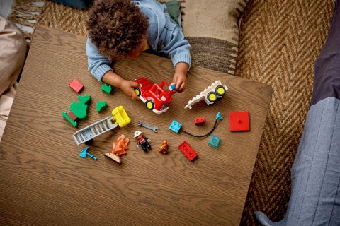 Lego LEGO DUPLO TOWN 10473 Wóz strażacki z wężem i strażakiem