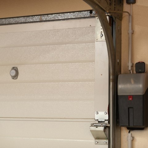 Yale Inteligentny sterownik do bram 1x Smart Opener , 1x Door Position Sensor, 2x Dodatkowy kabel, 2x Taśma instalacyjna Yale Inteligentny sterownik do bram 1x Smart Opener , 1x Door Position Sensor, 2x Dodatkowy kabel, 2x Taśma instalacyjna