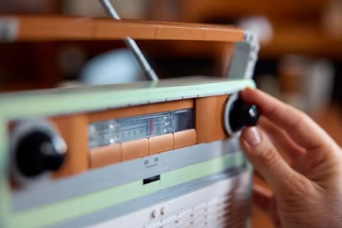LEGO Icons 10334 Retro Portable Radio LEGO Icons 10334 Retro Portable Radio